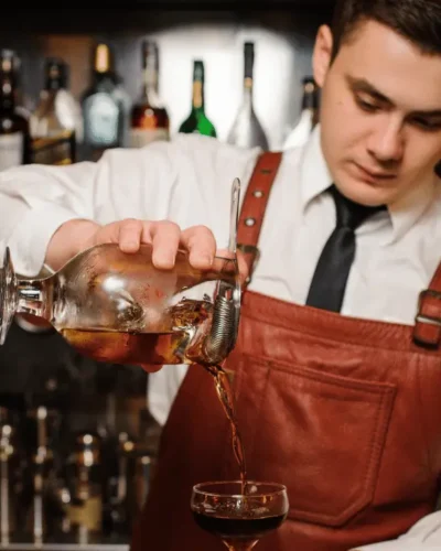 Emprego como bartender: como conseguir um na área