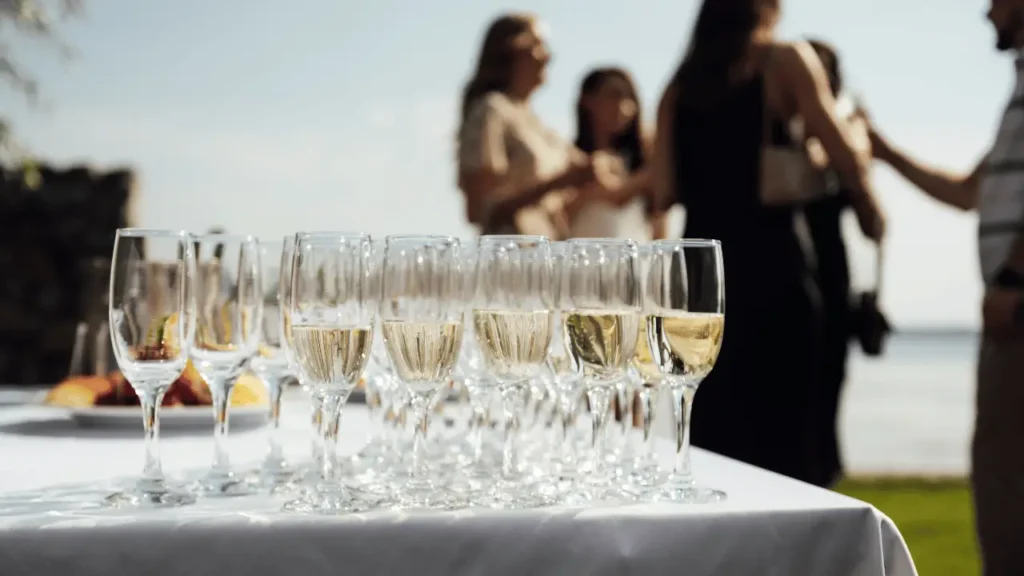 Taças de bebeida cheios.